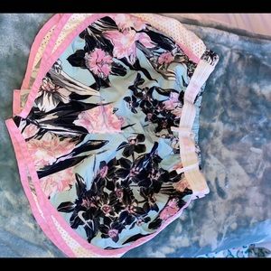 CUTE NIKE FLORAL SHORTS!